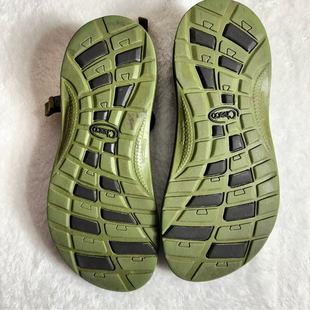 Chaco Sandals with Black and Olive Green Pattern Adjustable Straps Size 6 - Picture 5 of 8